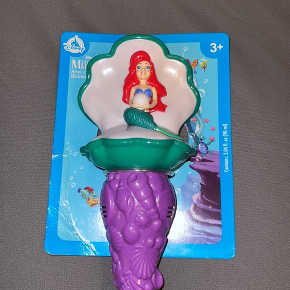 DISNEY PARKS EXCLUSIVE- BRAND NEW LED Light Up Musical Little Mermaid Bubblewand - Picture 1 of 6